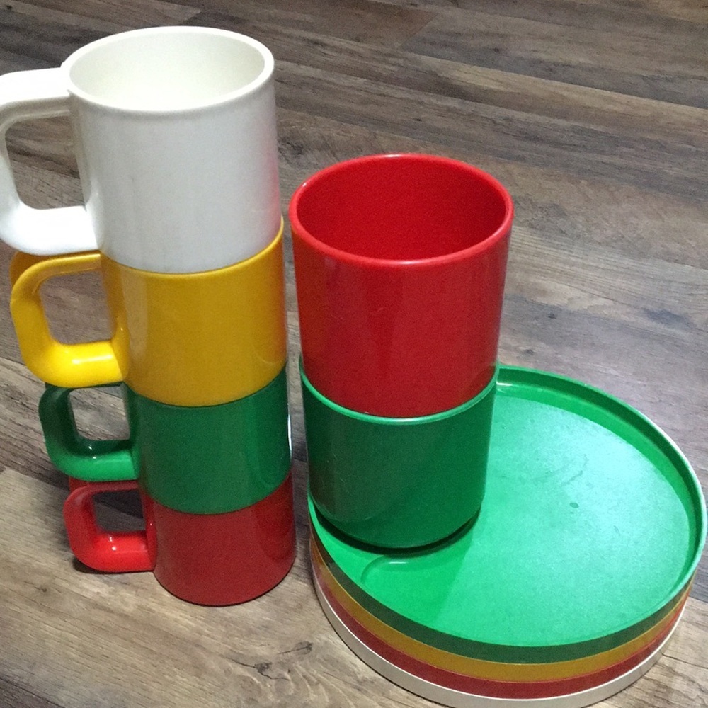 10 Piece Vintage Ingrid Picnic Set Stackable Snack Plates/Cups For RV/Pool/Boat - Picture 13 of 13